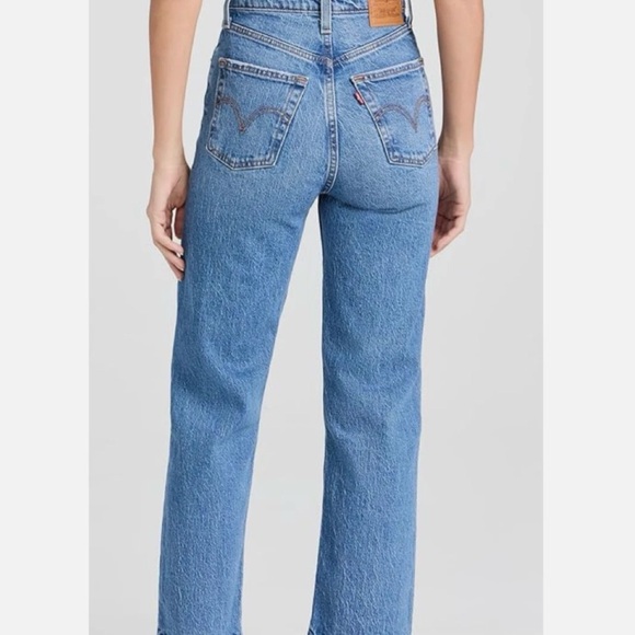 Levi's Women's Classic Blue Cropped Jeans - Picture 2 of 7